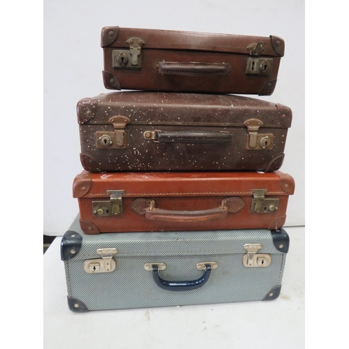 901 - 4 small vintage suitcases.