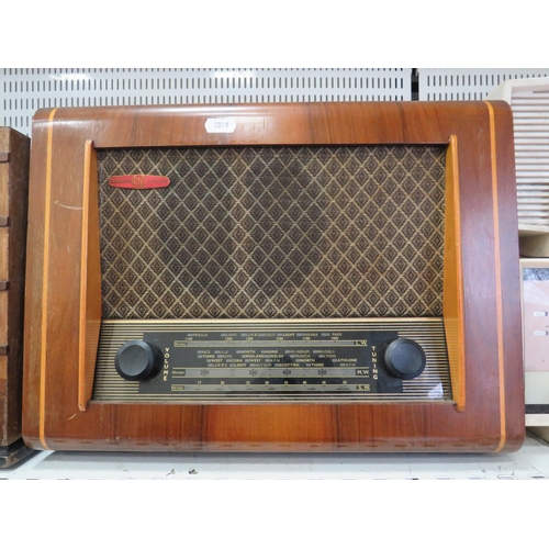 907 - Vintage wooden Cambridge radio ( Working condition unknown).