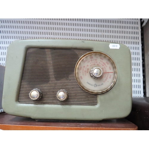 909 - 2 Vintage radios by Cambridge and Selnor. (Working condition unknown)