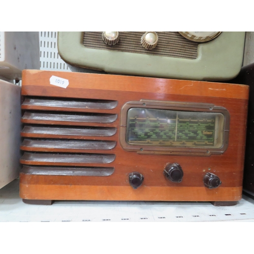 909 - 2 Vintage radios by Cambridge and Selnor. (Working condition unknown)