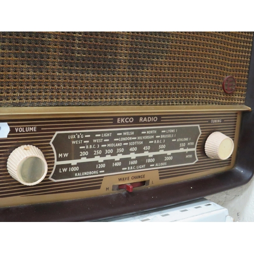 910 - Vintage bakelite Ekco radio (Working condition unknown).