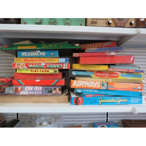 911 - Large selection of various vintage board games and puzzles etc.