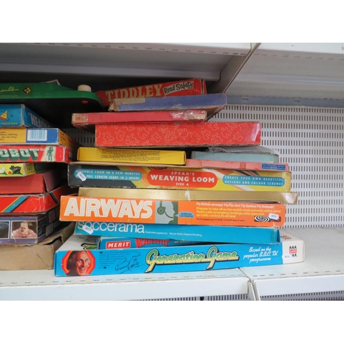 911 - Large selection of various vintage board games and puzzles etc.