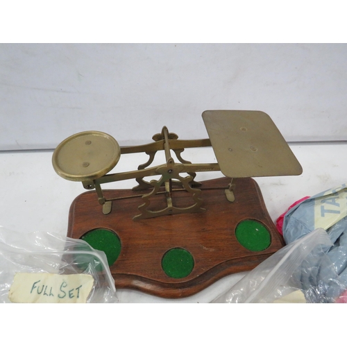 913 - Set of brass post office scales and a large selection of various brass weights.