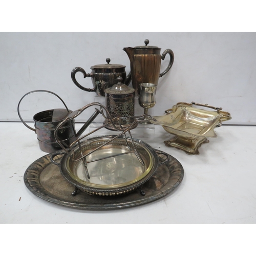 938 - Selection of various vintage silver plated items.