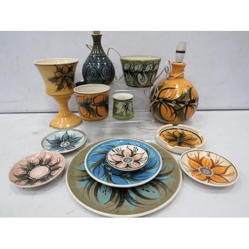 941 - Selection of various Alvingham pottery, including lamps etc.