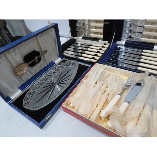 943 - Canteen of cutlery in wooden box, Fish knife and fork sets etc