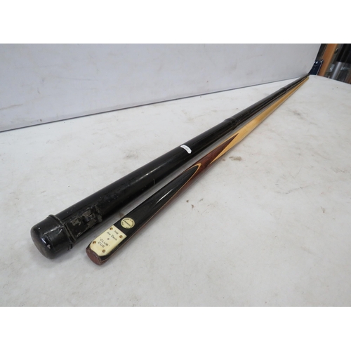 1000 - Alec Watson and Mitchells ltd The Joe Davis club snooker cue with metal case.