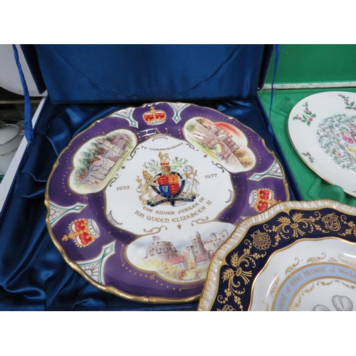 951 - Large selection of limited edition collectors plates Royal Doulton, Royal Crown Derby, Spode etc.