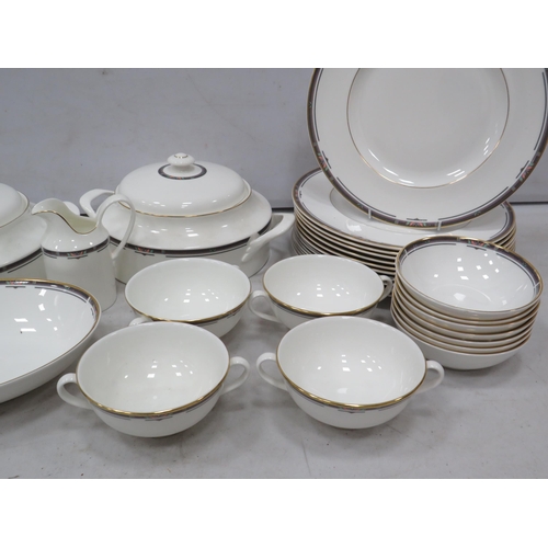 952 - 23 Pieces of Royal Doulton Musicale pattern dinnerware, plus 4 other Doulton dinner plates.