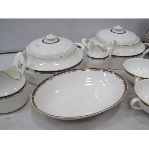 952 - 23 Pieces of Royal Doulton Musicale pattern dinnerware, plus 4 other Doulton dinner plates.