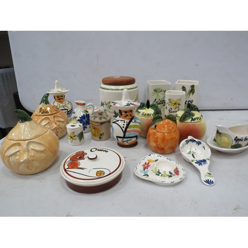 959 - Selection of Toni Raymond pottery items.