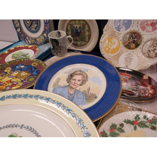 960 - Large selection of collectable plates including Hornsea, Spode, Coalport etc.