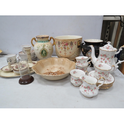 961 - Good selection of vintage ceramics including Winton, Crown devon, Paragon, Susie cooper etc.