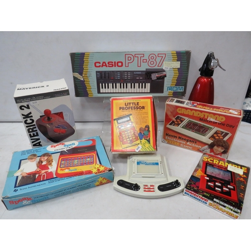 963 - Good selection of vintage electronic games.