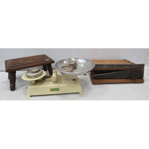 965 - Vintage wooden guillotine, set of Harper scales and a small wooden stool.