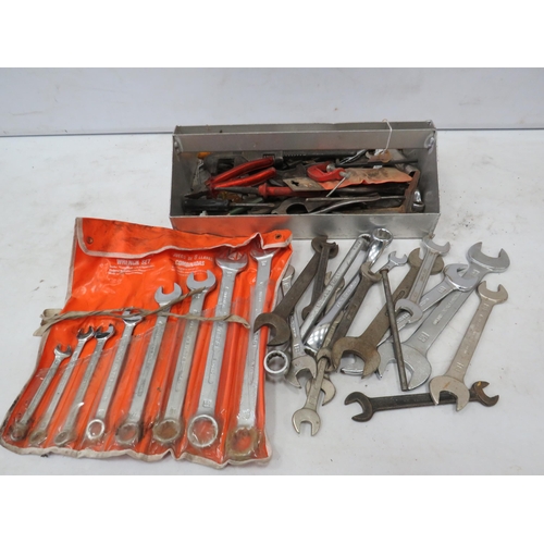 988 - Large seelction of various tools including spanners.