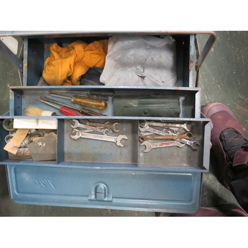 994 - Cantilever tool box and a selection of tools.