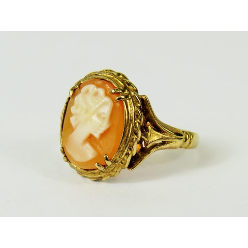 111 - 9ct Yellow Gold Cameo set ring.  Finger size 'L-5' to 'M'    3.6g