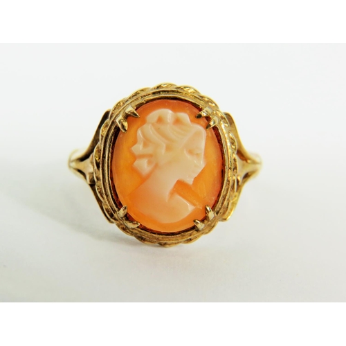 111 - 9ct Yellow Gold Cameo set ring.  Finger size 'L-5' to 'M'    3.6g