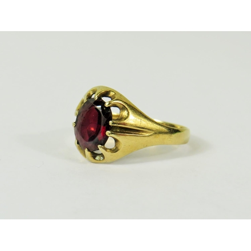 118 - 9ct Yellow Gold ring set with a large Central Garnet.  Finger size 'O-5' to 'P'   2.2g