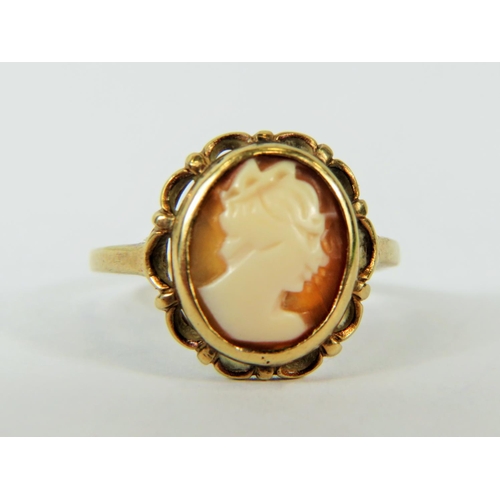 120 - 9ct Yellow Gold Cameo set ring.  Finger size 'L'    2.1g