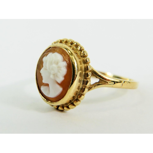 135 - 9ct Yellow Gold Cameo Set ring.   Finger size 'O'  2.5g