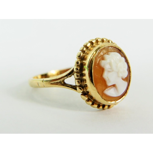 135 - 9ct Yellow Gold Cameo Set ring.   Finger size 'O'  2.5g