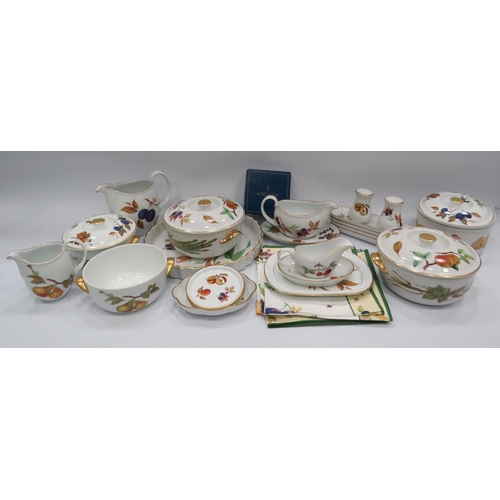 250 - 22 pieces of Royal Worcester Evesham pattern dinnerware.