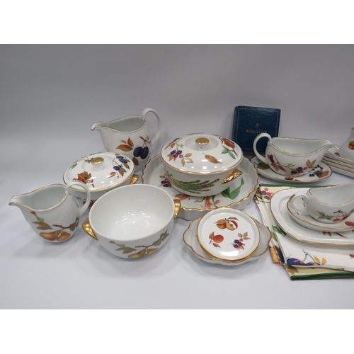 250 - 22 pieces of Royal Worcester Evesham pattern dinnerware.