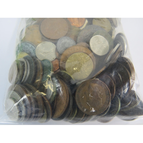 281 - 1.3kg of uk and foreign coins.