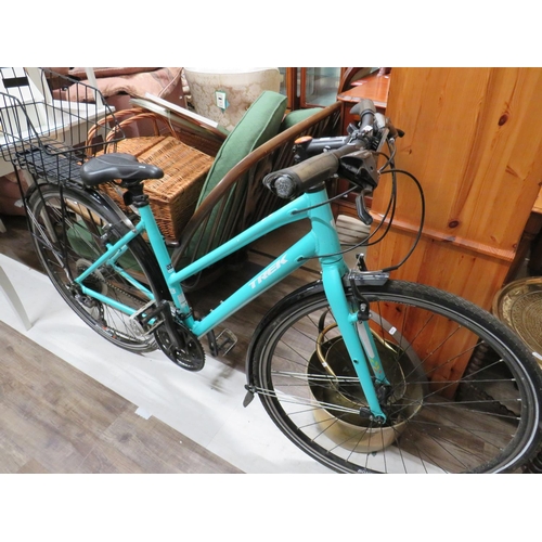 507 - 27 Gear Ladies lightweight Roadster Bicycle with handy carrier to rear. In very good order ready to ... 