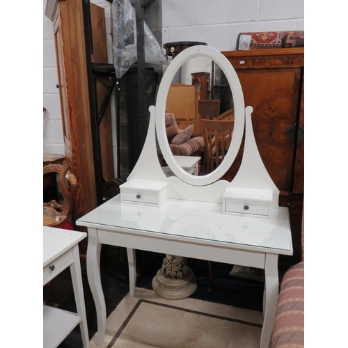 535 - Modern Dressing table in white melamime with glass top and tilting mirror, comes complete with a pai... 