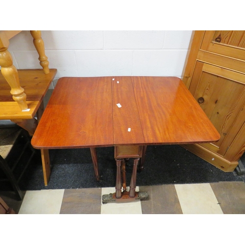 542 - Well made Early 20th Century, Edwardian era drop leaf space saver table. Raised on original castors ... 