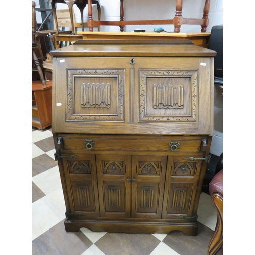 546 - Unusual Hi Fi stand diguised as a bureau in the Old Charm style with linen press decoration.   H:45 ... 