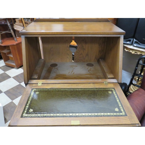 546 - Unusual Hi Fi stand diguised as a bureau in the Old Charm style with linen press decoration.   H:45 ... 