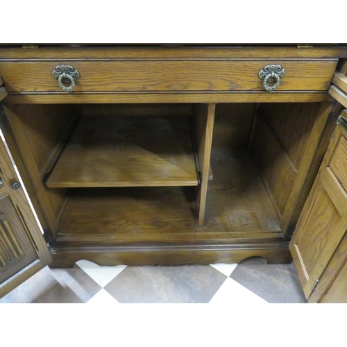 546 - Unusual Hi Fi stand diguised as a bureau in the Old Charm style with linen press decoration.   H:45 ... 