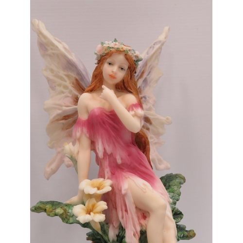 409 - 5 Fairy figurines, the tallest measures 10.5