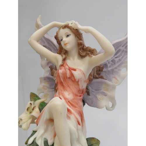 409 - 5 Fairy figurines, the tallest measures 10.5