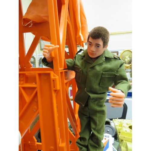 421 - Action man toys to include a training tower, Hasbro figure, Canoe, Kayak and dingy.