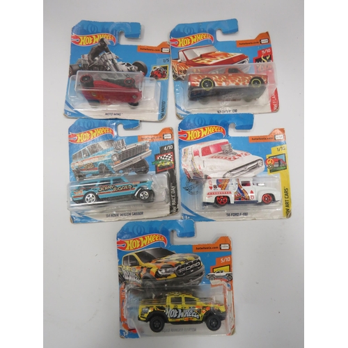 428 - 5 Hotwheels cars in packets.