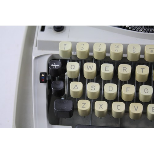 355 - Vintage  Typewriter    484425