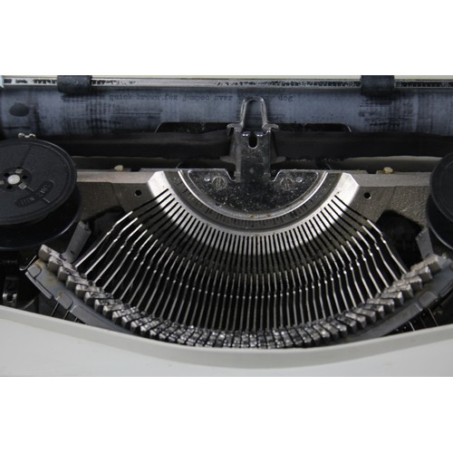 355 - Vintage  Typewriter    484425