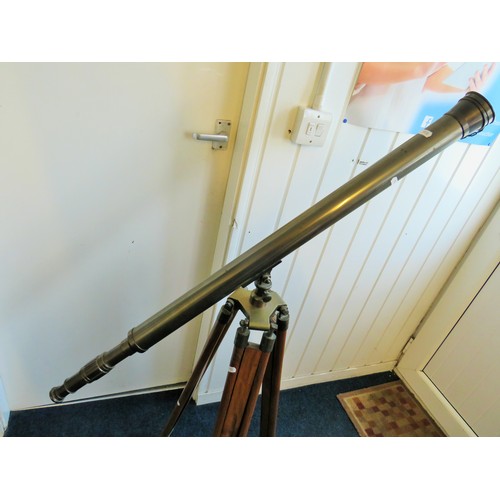 576 - Large metal telescope on a wooden and brass adjustable Tripod mount.

Twist grip zoom, end lens cove... 