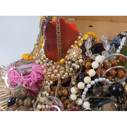 171 - Large selection of various vintage and modern costume jewellery.