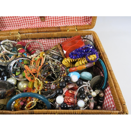 172 - Wicker basket containing a large quantity of costume jewellery bracelets.