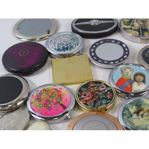 175 - Large selection of various compacts and travel mirrors.