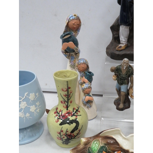 845 - Mixed ceramics lot including Spode, Hornsea, Wedgwood and chinese mud men etc