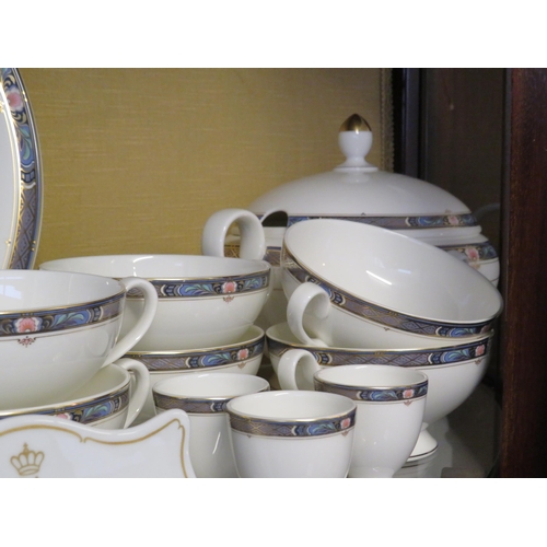 111 - 157 pieces Kaiser Prestige pattern German porcelain dinner service in immaculate condition, original... 