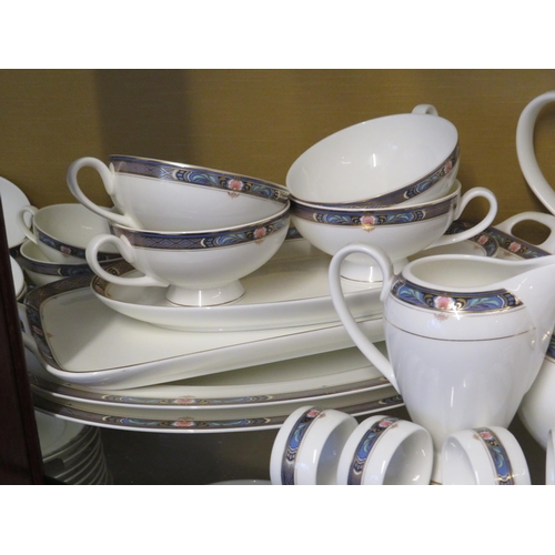 111 - 157 pieces Kaiser Prestige pattern German porcelain dinner service in immaculate condition, original... 